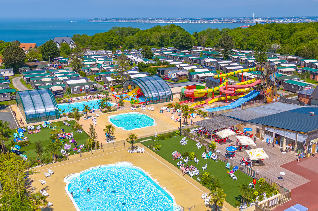 Camping CAPFUN Chateau d'Arvid � Villerville (14) : piscines, toboggans, h�bergements.