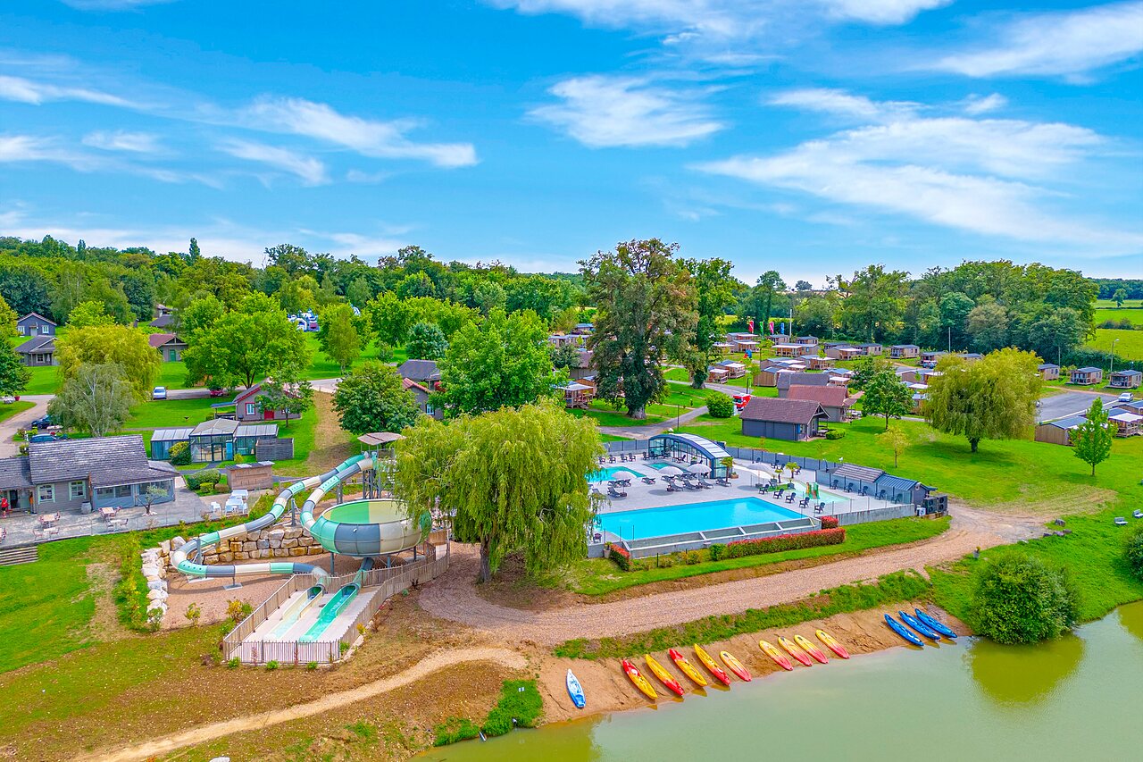 Piscine, toboggans, h�bergements au camping CAPFUN Grand Cerf � Gimouille (58).