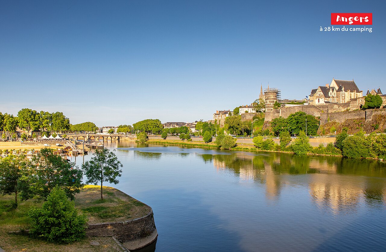 Ch�teau d'Angers et la Maine, ville historique � visiter pr�s du camping.